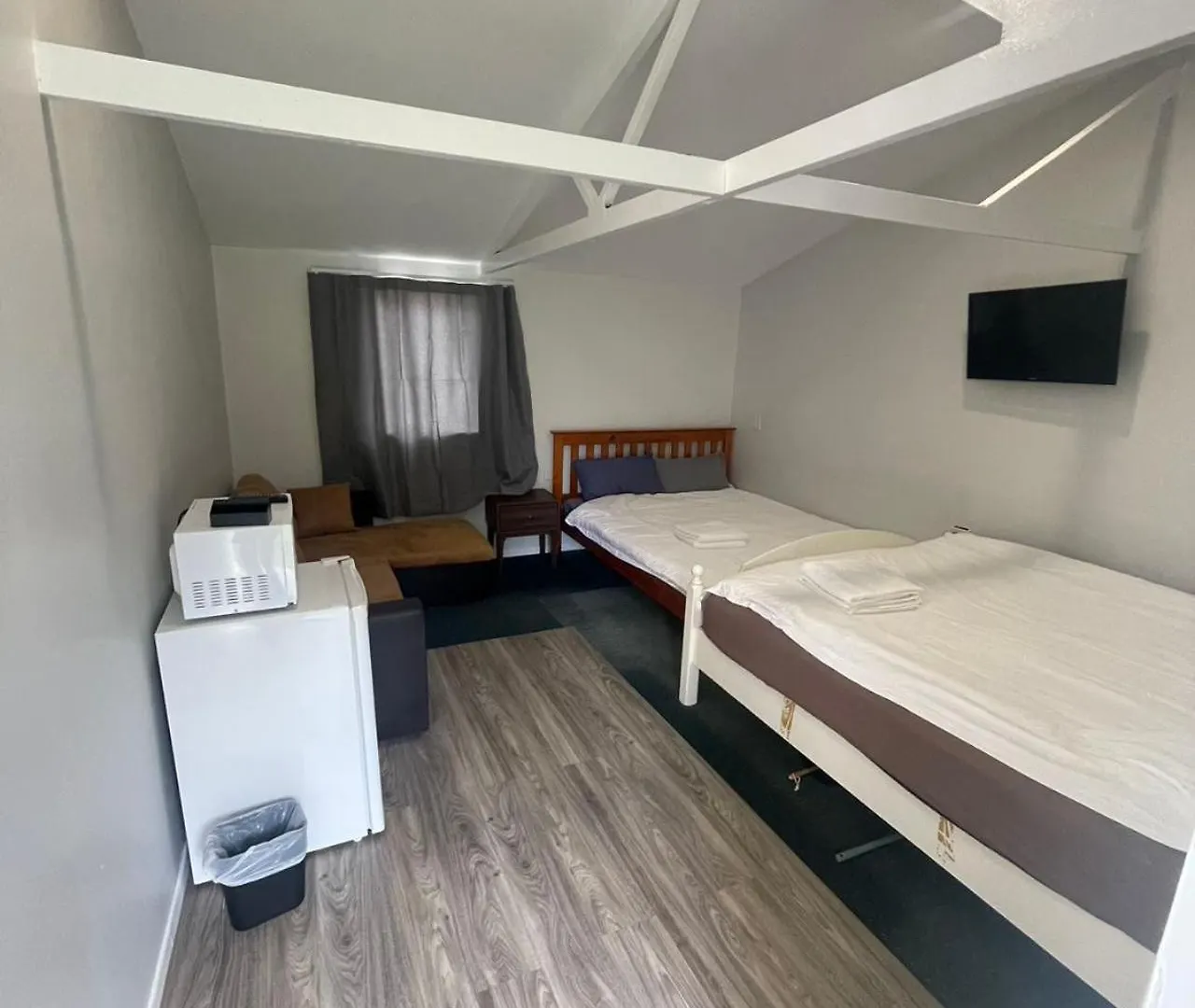 3 Beds Including 1 Sofa Bed Serviced Chalet B Rotorua